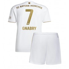 Bayern Munich Serge Gnabry #7 Bortedraktsett Barn 2022-23 Kortermet (+ korte bukser)